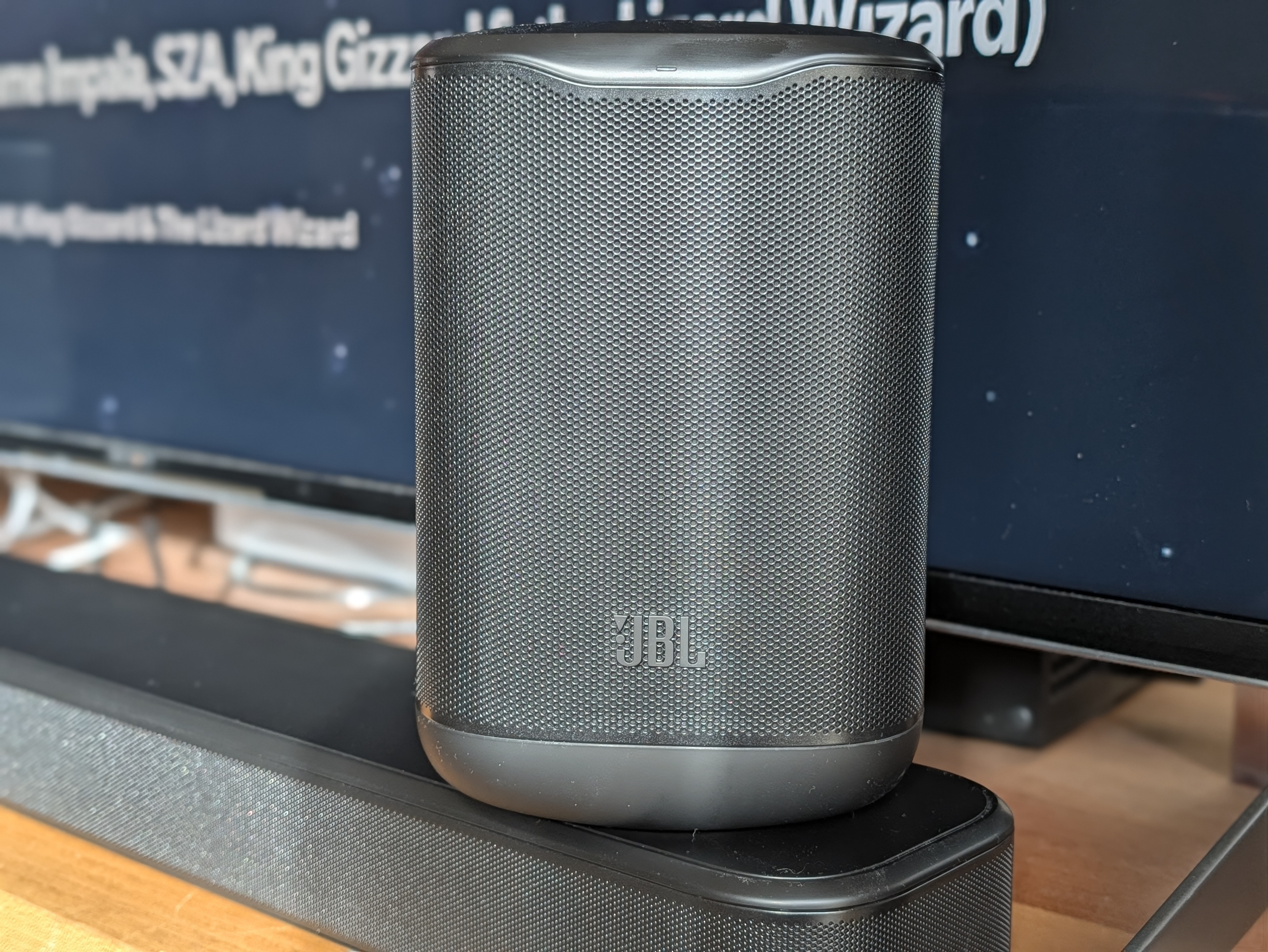 JBL Cove M1 bij TV